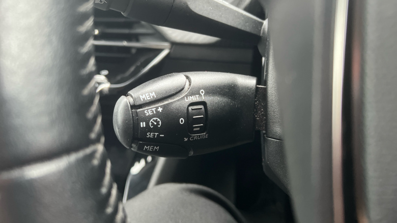 Peugeot 2008 1.2 PureTech 130 Allure Premium 5dr Petrol Estate